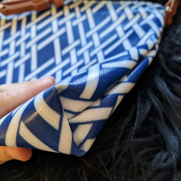 Lands End Cross Body bag - Picture 6 of 10